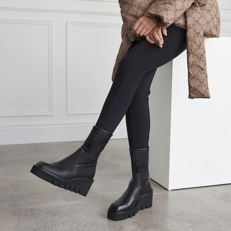 Ariel Black Leather Wavesole Ankle Boots<Carl Scarpa Hot