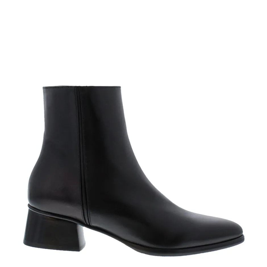 Megan Black Leather Ankle Boots<Carl Scarpa Cheap
