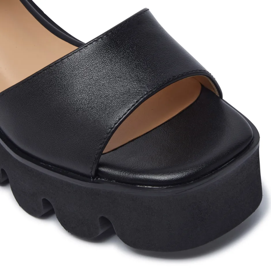 Veronne Black Leather Wavesole Sandals<Carl Scarpa Store